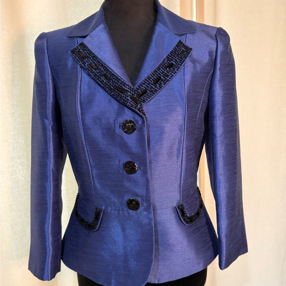 Tahari Blue Blazer with Tailored Fit and Notched Lapel